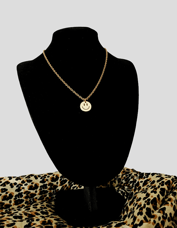 adhama neckpiece